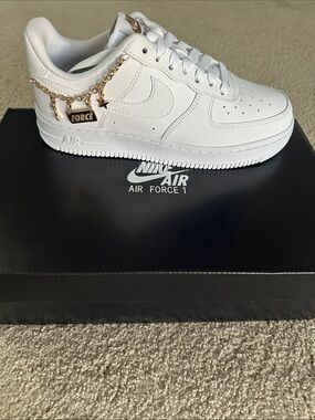 NWT size 6.5 Nike Air Force 1 Low White with Gold Charm Chain